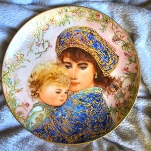 Edna Hibel Collector Plate Knowles. Catherine & Heather 1987 18K Gold Trim